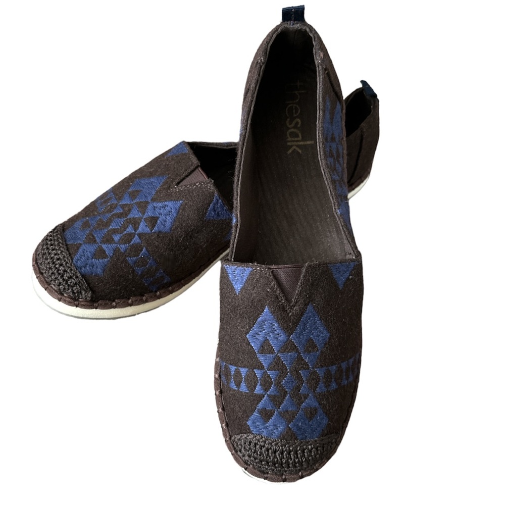 THE SAK | Brown and Blue Tribal Rear Charm Slip Ons